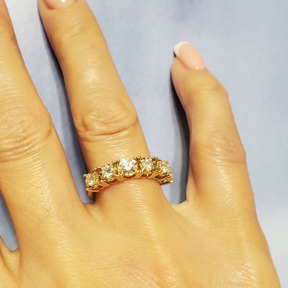 Brand new 14K beautiful wedding band - Picture 3 of 10